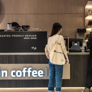 瑞幸咖啡的品牌公关策略：持续创新与合理调整